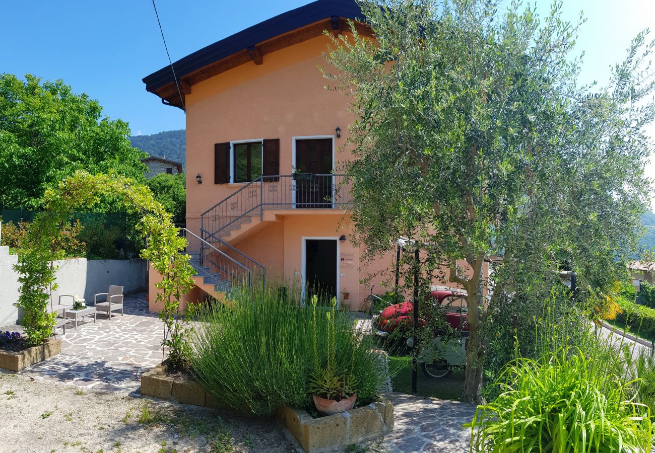 Vista esterna casa Gina Vista esterna casa Gina