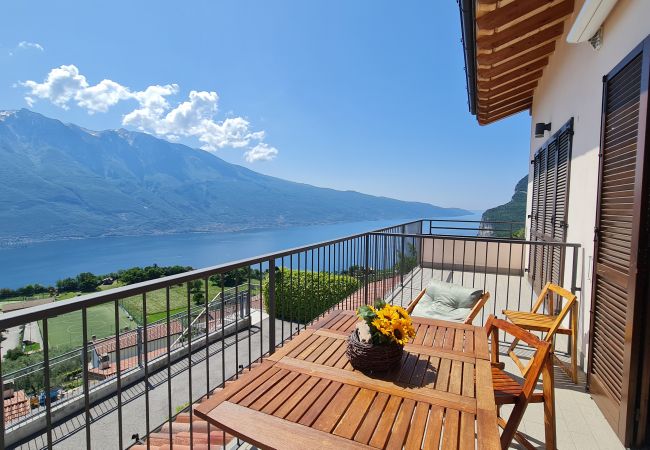  a Tremosine - La Quiete 34 Balcony swimming pool lake view