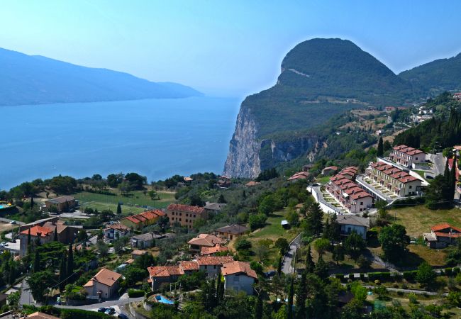 Appartamento a Tremosine - La Quiete 24 Holideal Apartment Lake view Appartamento a Tremosine - La Quiete 24 Holideal Apartment Lake view