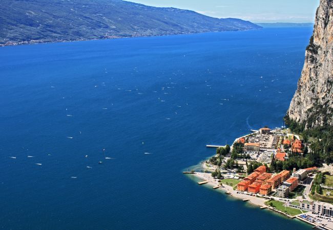 Appartamento a Campione del Garda - Campione Splendid View beach front Appartamento a Campione del Garda - Campione Splendid View beach front
