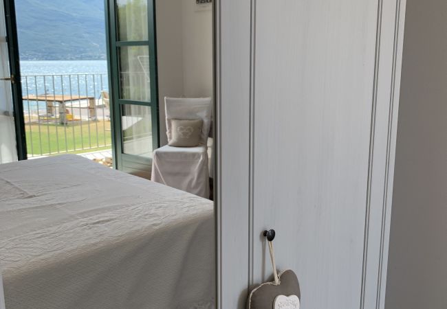 Appartamento a Campione del Garda - Campione Splendid View beach front Appartamento a Campione del Garda - Campione Splendid View beach front