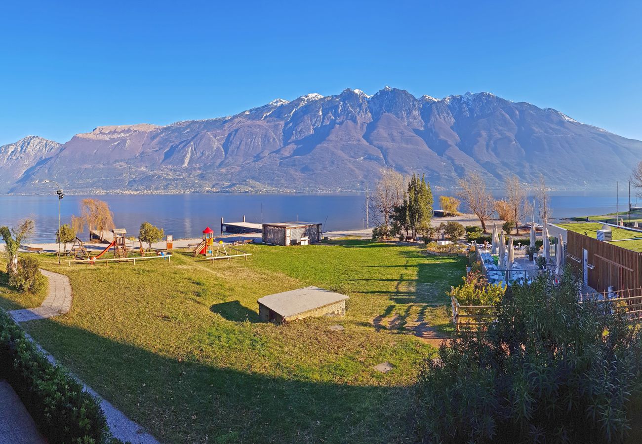 Appartamento a Campione del Garda - Campione Splendid View beach front Appartamento a Campione del Garda - Campione Splendid View beach front