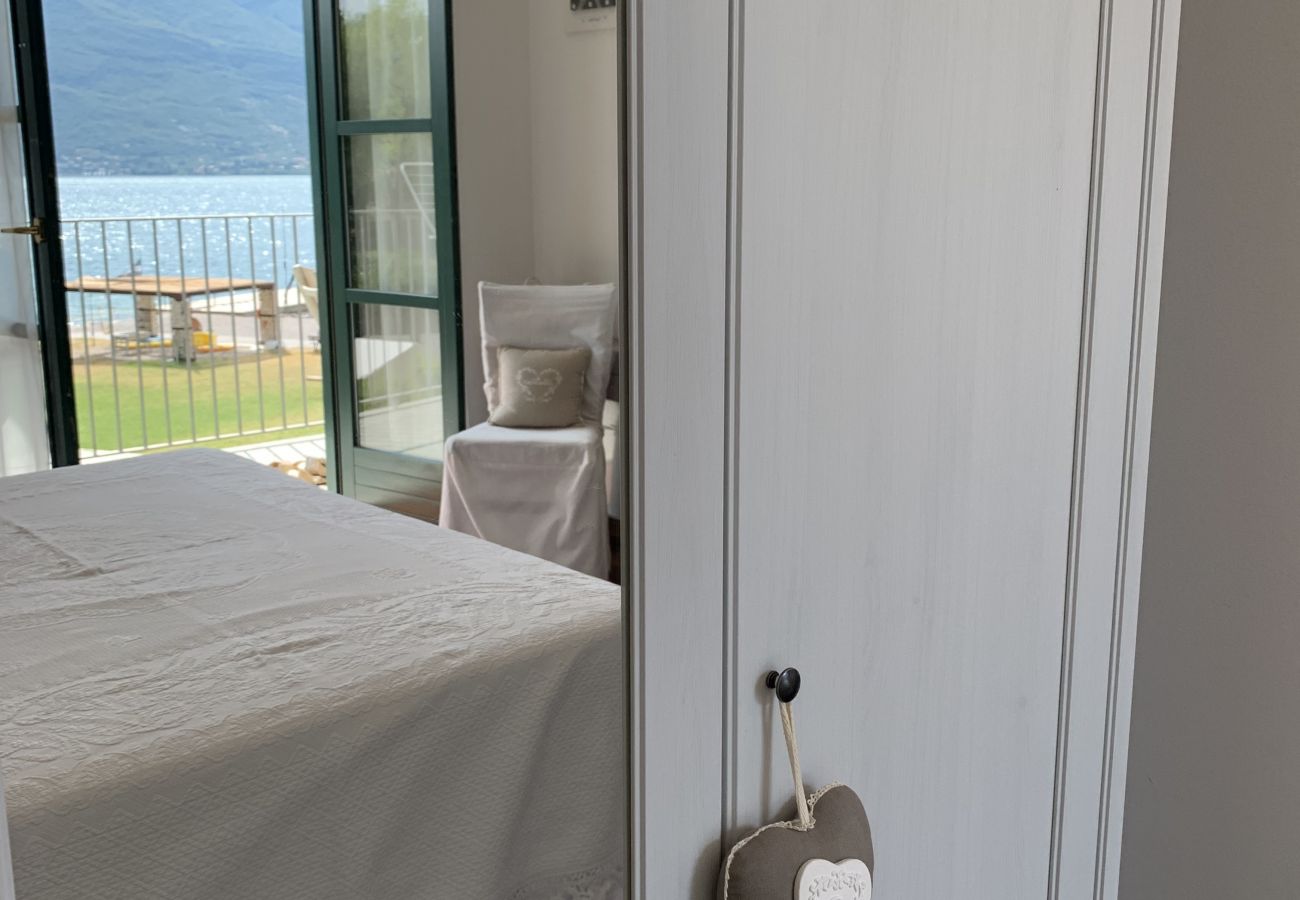 Appartamento a Campione del Garda - Campione Splendid View beach front Appartamento a Campione del Garda - Campione Splendid View beach front