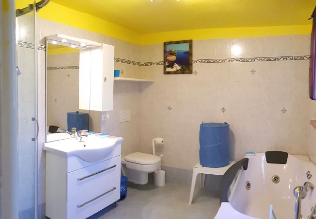 Appartamento a Tremosine - Country House Casa Marisa Patio Garden and view Appartamento a Tremosine - Country House Casa Marisa Patio Garden and view