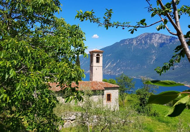 Appartamento a Tremosine - Country House Casa Marisa Patio Garden and view Appartamento a Tremosine - Country House Casa Marisa Patio Garden and view