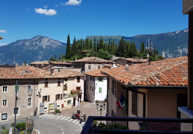  a Tremosine - Casa Liver Pieve balcony town center