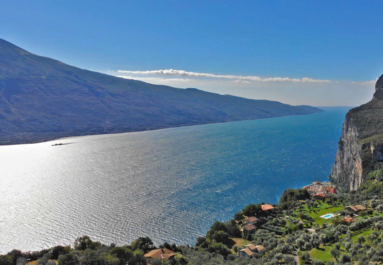 Appartamento a Tremosine - La Quiete Barbara apartment Terrace Lake view Appartamento a Tremosine - La Quiete Barbara apartment Terrace Lake view