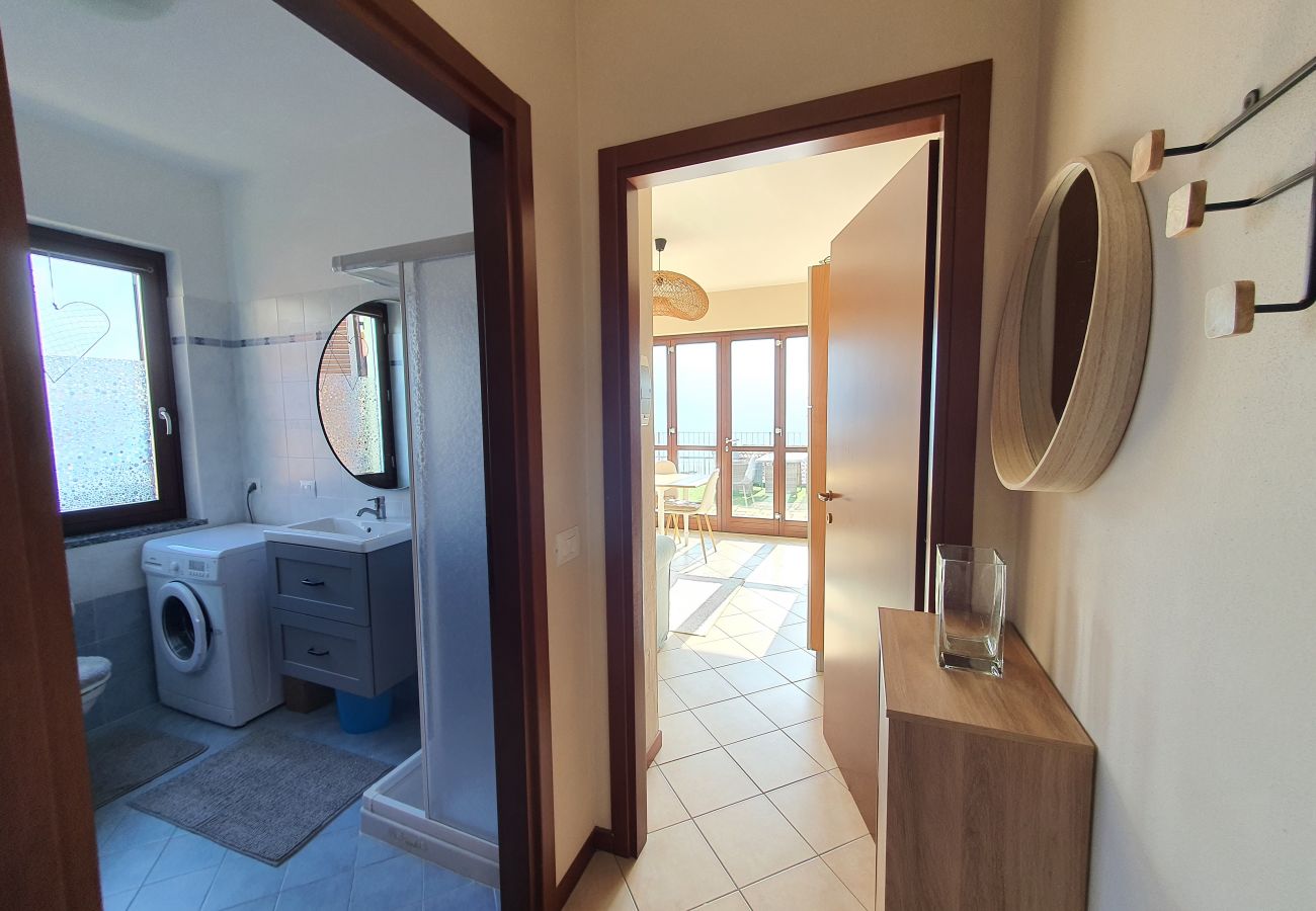 Appartamento a Tremosine - La Quiete Barbara apartment Terrace Lake view Appartamento a Tremosine - La Quiete Barbara apartment Terrace Lake view