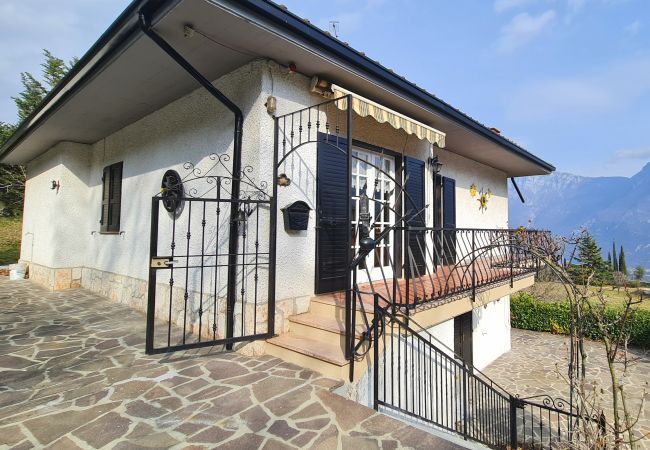 Appartamento a Tremosine - Country House Casa Marisa Balcony lake view Appartamento a Tremosine - Country House Casa Marisa Balcony lake view