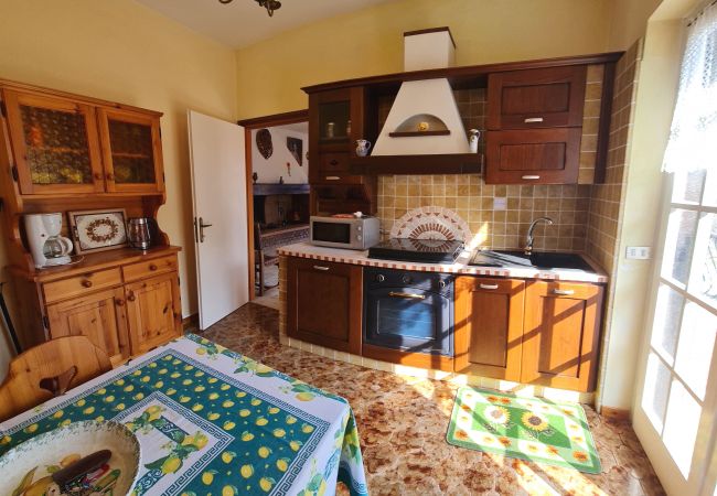 Appartamento a Tremosine - Country House Casa Marisa Balcony lake view Appartamento a Tremosine - Country House Casa Marisa Balcony lake view