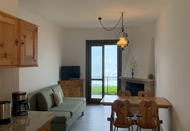 Appartamento a Tremosine - Casa Eulberg Marcania Balcone vista lago Appartamento a Tremosine - Casa Eulberg Marcania Balcone vista lago