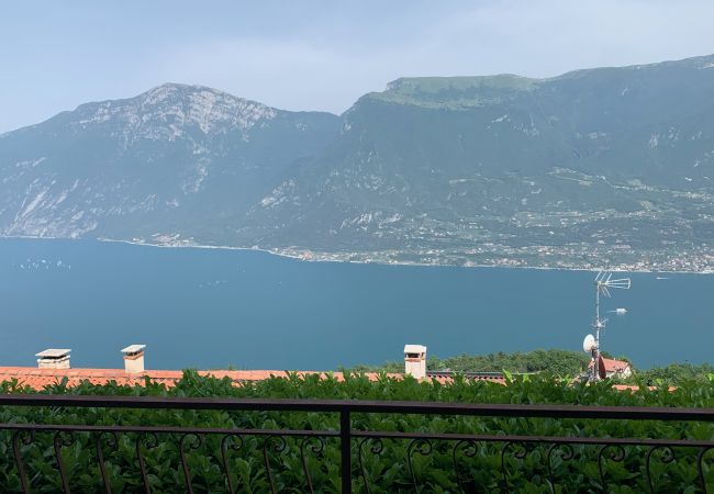 Appartamento a Tremosine - Casa Eulberg Marcania Balcone vista lago Appartamento a Tremosine - Casa Eulberg Marcania Balcone vista lago