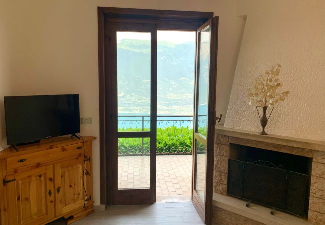 Appartamento a Tremosine - Casa Eulberg Marcania Balcone vista lago Appartamento a Tremosine - Casa Eulberg Marcania Balcone vista lago