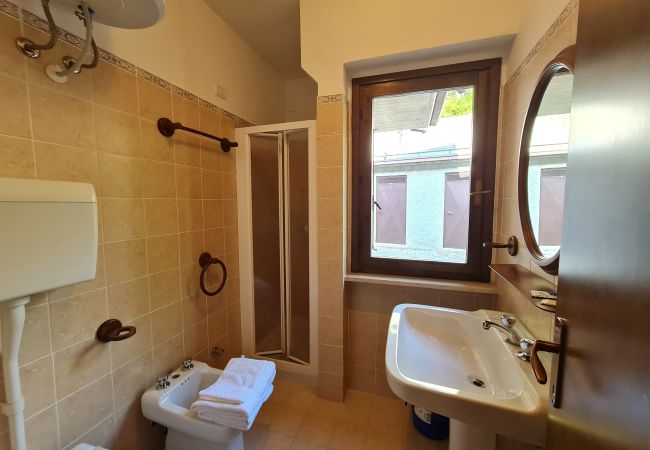 Appartamento a Tremosine - Casa Eulberg Marcania Balcone vista lago Appartamento a Tremosine - Casa Eulberg Marcania Balcone vista lago