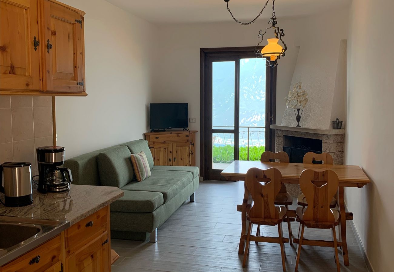 Appartamento a Tremosine - Casa Eulberg Marcania Balcone vista lago Appartamento a Tremosine - Casa Eulberg Marcania Balcone vista lago