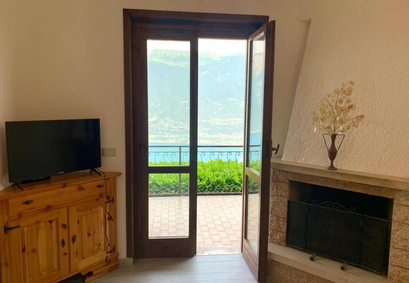 Appartamento a Tremosine - Casa Eulberg Marcania Balcone vista lago Appartamento a Tremosine - Casa Eulberg Marcania Balcone vista lago