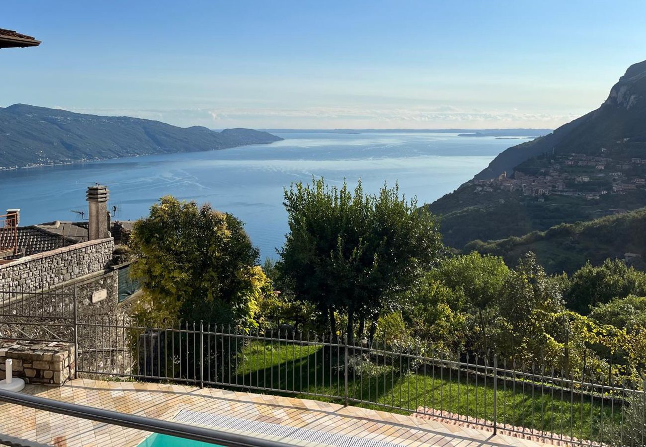 Appartamento a Tignale - Appartamento Rustico Vista Lago - Panorama Rustico