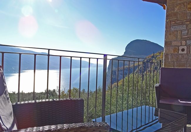 Ferienwohnung in Tremosine - Villa Vagne 2 Holideal Lake View Apartment Ferienwohnung in Tremosine - Villa Vagne 2 Holideal Lake View Apartment