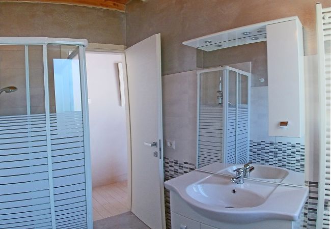 Ferienwohnung in Tremosine - Villa Vagne 2 Holideal Lake View Apartment Ferienwohnung in Tremosine - Villa Vagne 2 Holideal Lake View Apartment