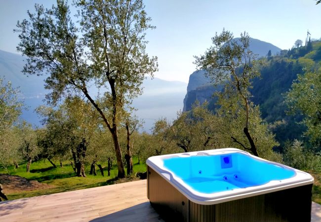 Ferienwohnung in Tremosine - Villa Vagne 2 Holideal Lake View Apartment Ferienwohnung in Tremosine - Villa Vagne 2 Holideal Lake View Apartment