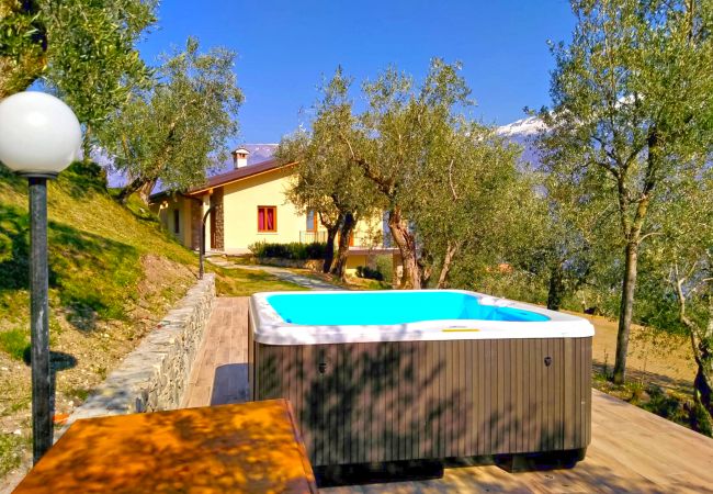 Ferienwohnung in Tremosine - Villa Vagne 2 Holideal Lake View Apartment Ferienwohnung in Tremosine - Villa Vagne 2 Holideal Lake View Apartment