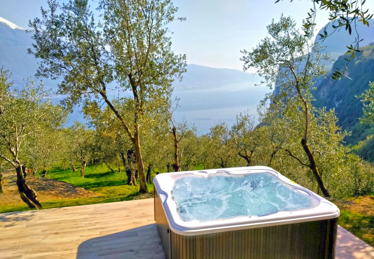 Ferienwohnung in Tremosine - Villa Vagne Sunset Lake View Patio