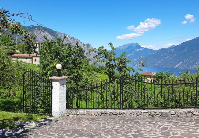 Ferienwohnung in Tremosine - Country House Casa Marisa Patio Garden and view Ferienwohnung in Tremosine - Country House Casa Marisa Patio Garden and view