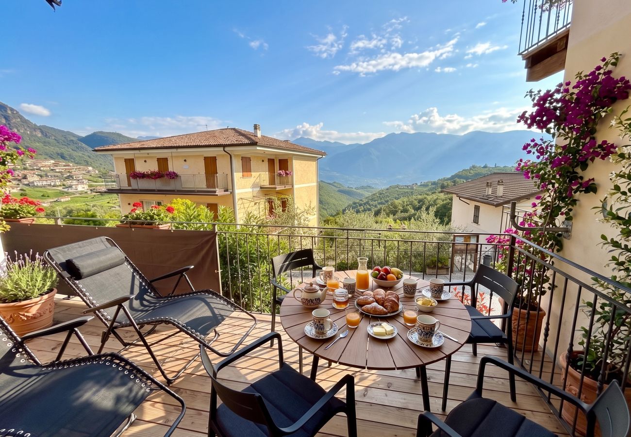 Ferienwohnung in Tremosine - Voiandes balcony apartment garden and pool