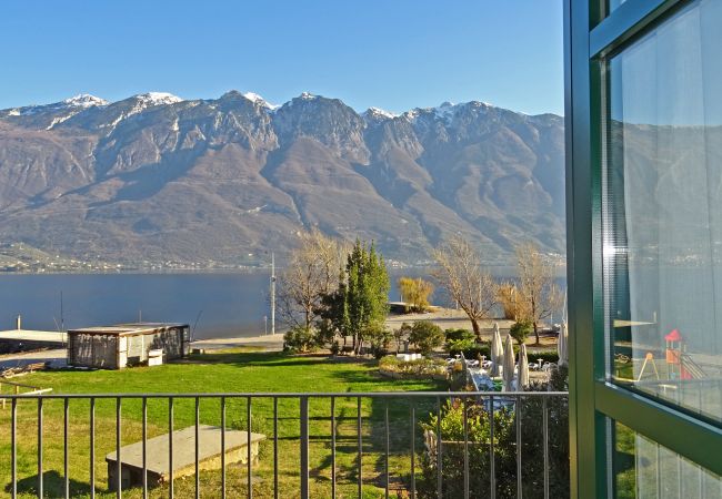  in Campione del Garda - Campione Splendid View beach front