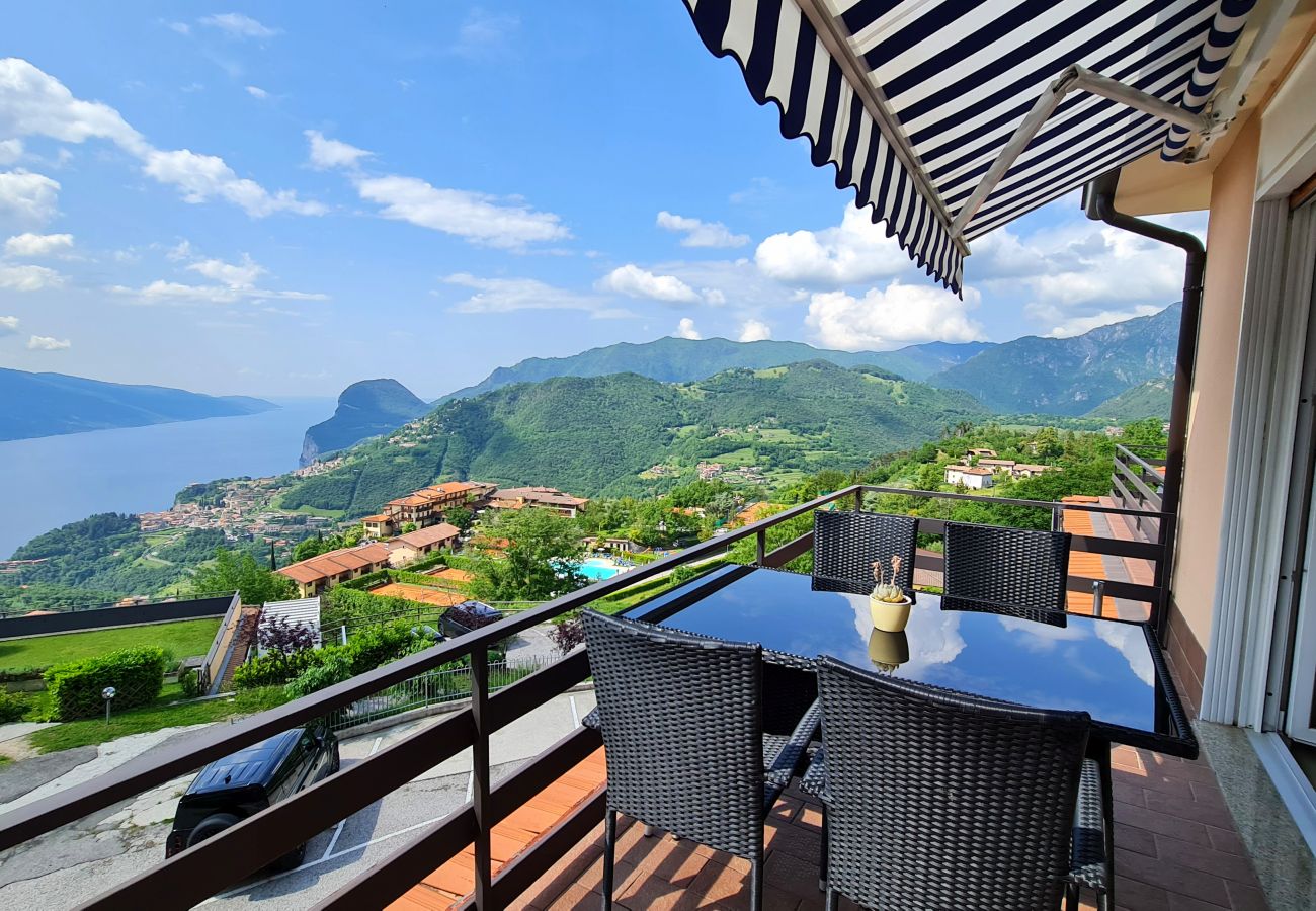 Apartment in Tremosine - Casa Irene le Balze appartamento  vista lago